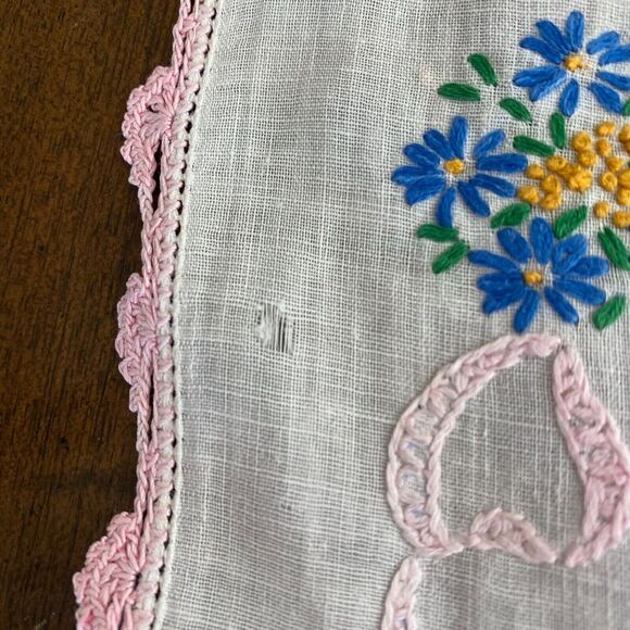 Vintage Hankies Pink Flower Embrodered Crochet‎ Trim Smooth Handkerchief - Pair - Picture 4 of 10